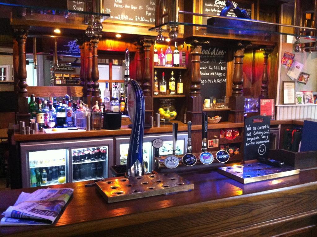 The Carpenter'S Arms Hotel Cambridge  Eksteriør billede